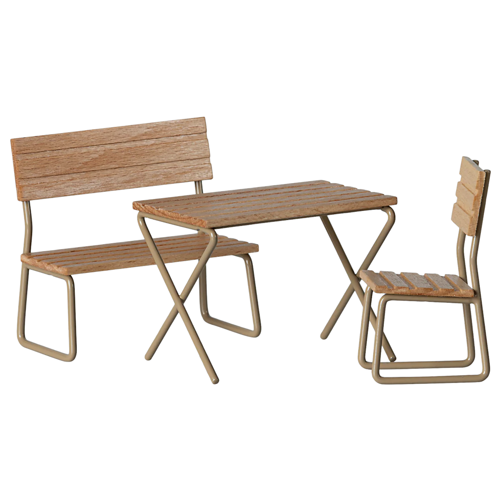 Set tavolo e sedie da giardino