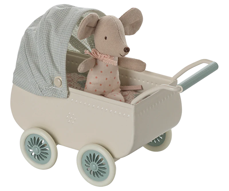 Carrozzina color menta in metallo con baby topino