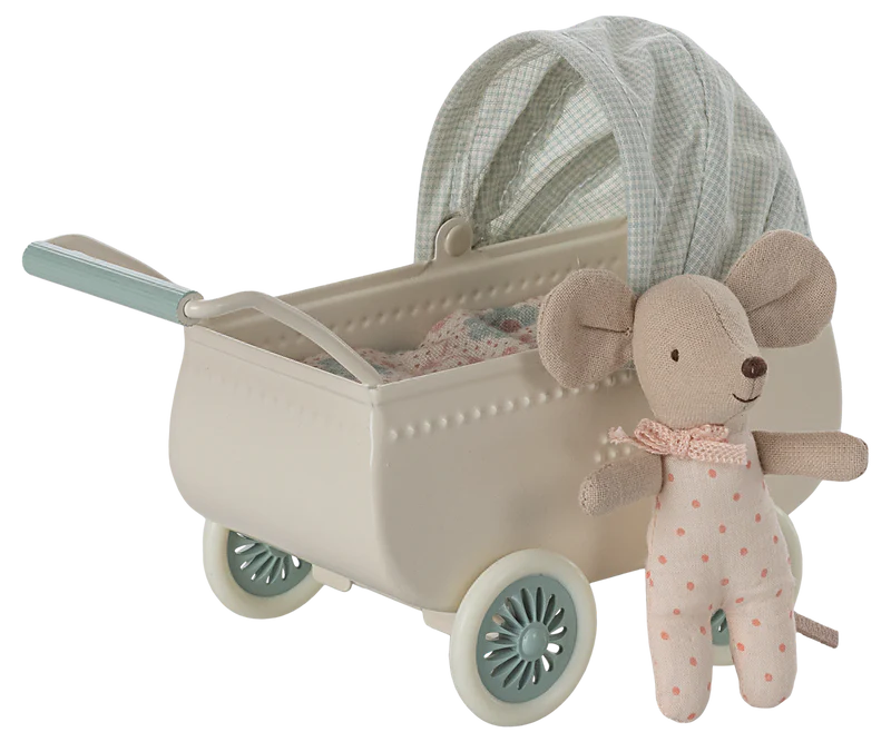 Carrozzina color menta in metallo con baby topino