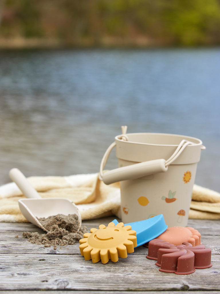 Set spiaggia in silicone. Secchello, paletta e formine