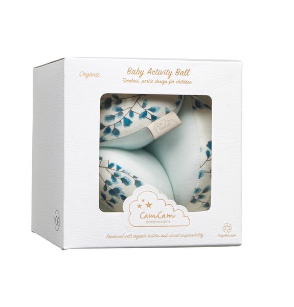 palla montessoriana per neonati in cotone bio stampata con fantasia a fiori nella sua confezione