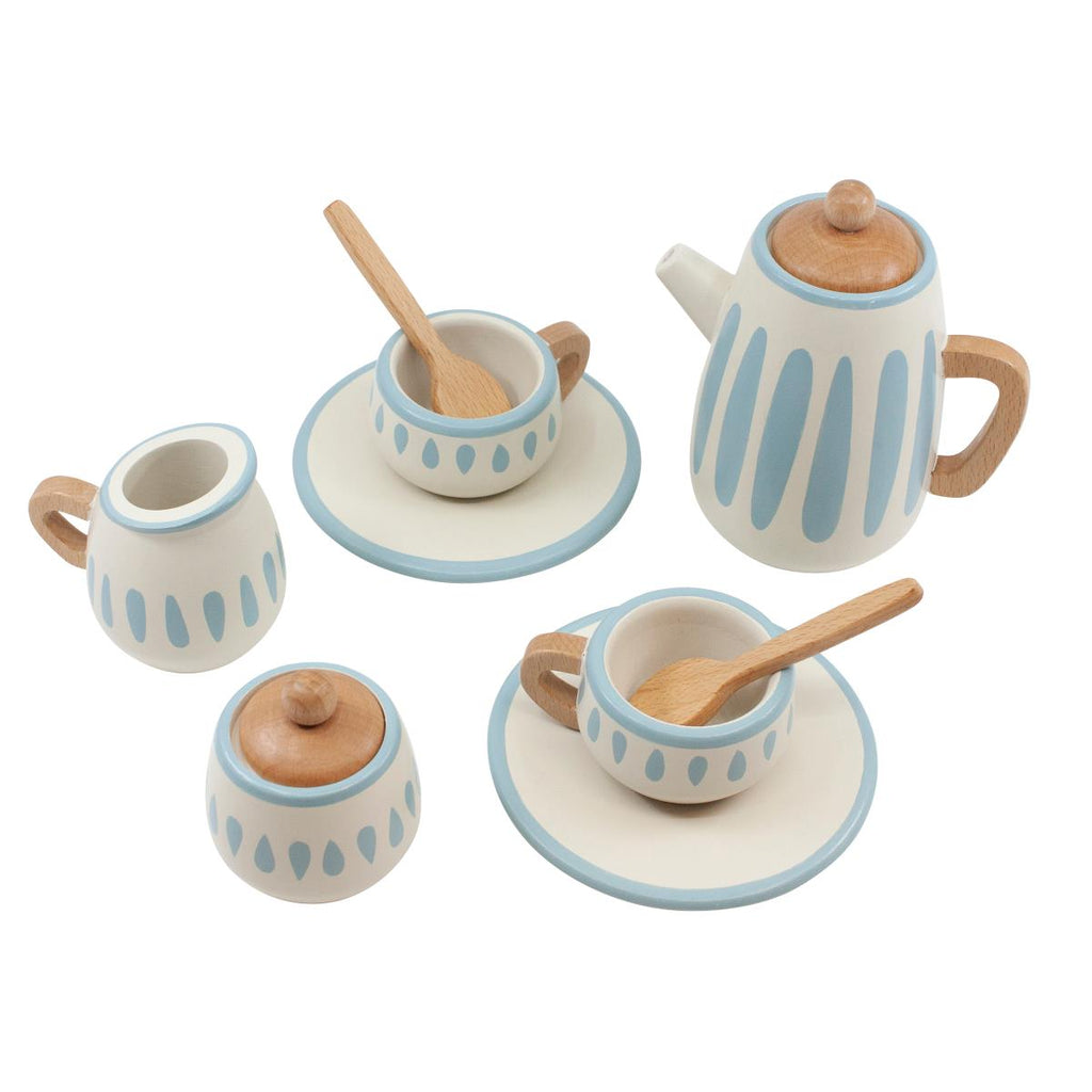 Set comprende una teiera con coperchio, una lattiera, una zuccheriera con coperchio, due tazze da tè con piattini e due cucchiaini da tè, tutti realizzati in legno.