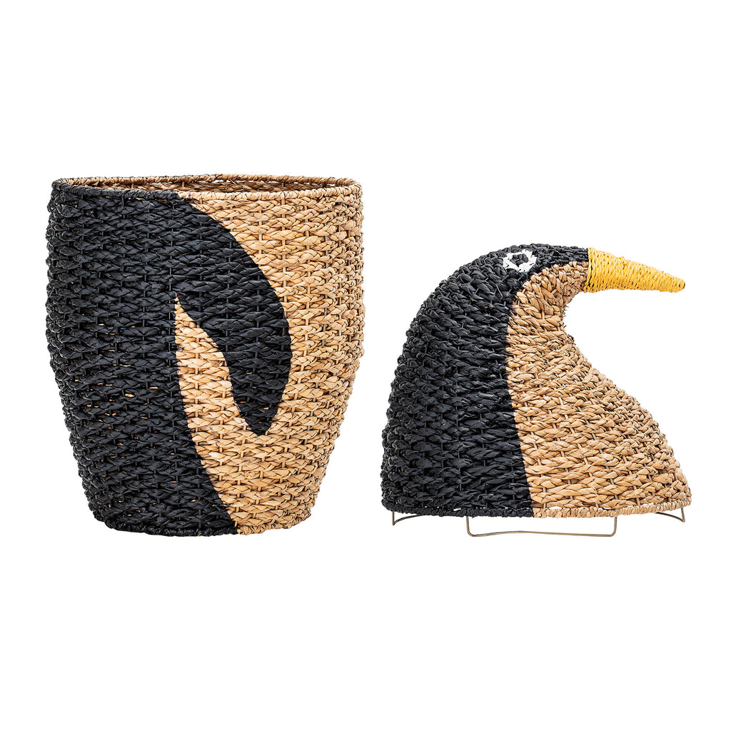 Cestino, con coperchio, a forma di pinguino con becco giallo in fibra di Bankuan; base e coperchio affiancati