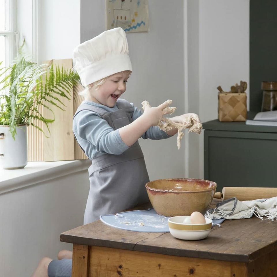 Grembiule da cucina grigio per bambino e cappello da cuoco bianco – Nordic  Lullaby