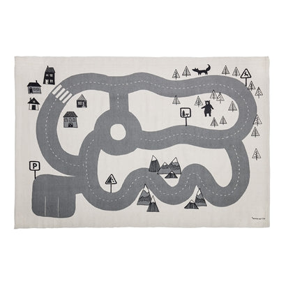Tappeto gioco rettangolare con illustrate strada, boschi, cartelli stradali ecc