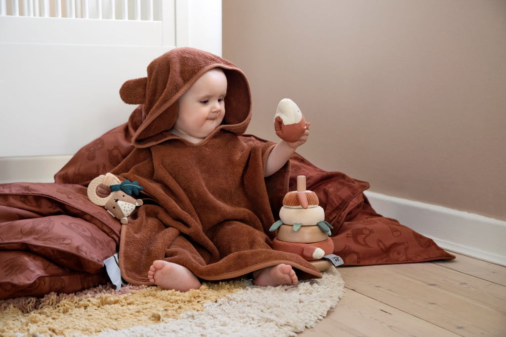 Bambino in un Poncho marrone in cotone biologico con cppuccio - Orso Milo